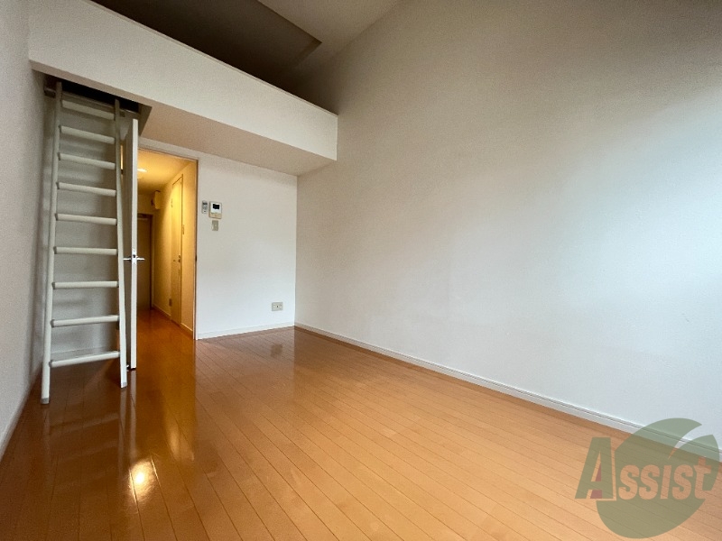 その他部屋・スペース　６帖の洋室です。日差しがあり明るい印象でした。