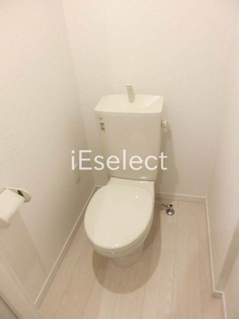 トイレ　シンプルで清潔感のあるトイレです