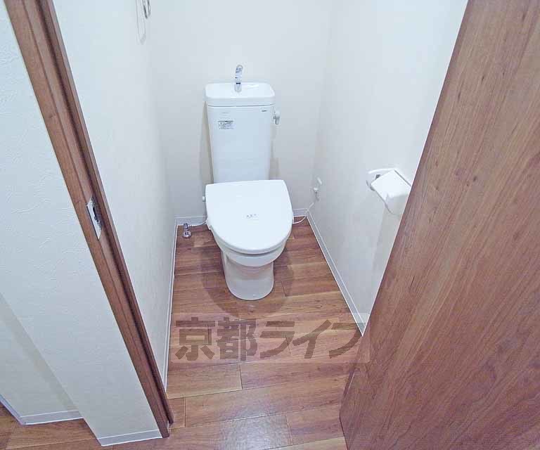 トイレ　ウォシュレットつき