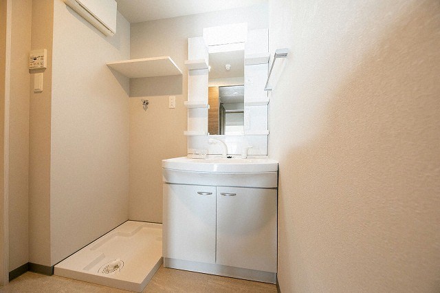 洗面設備　コンパクトで使いやすい洗面所