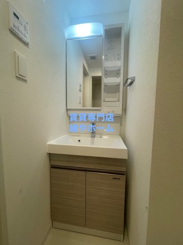 洗面設備　使いやすい独立洗面台です