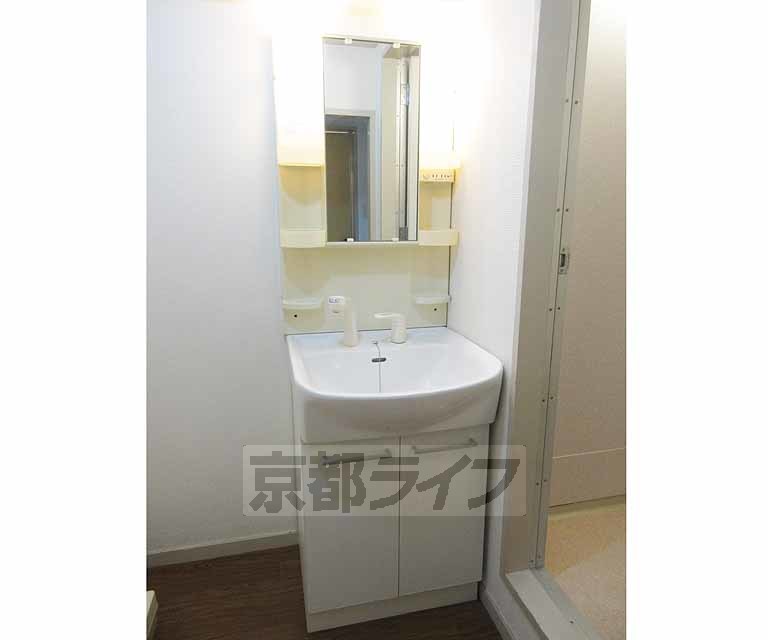 洗面設備　使い勝手の良い洗面台です・