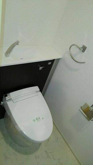 トイレ　温水洗浄便座