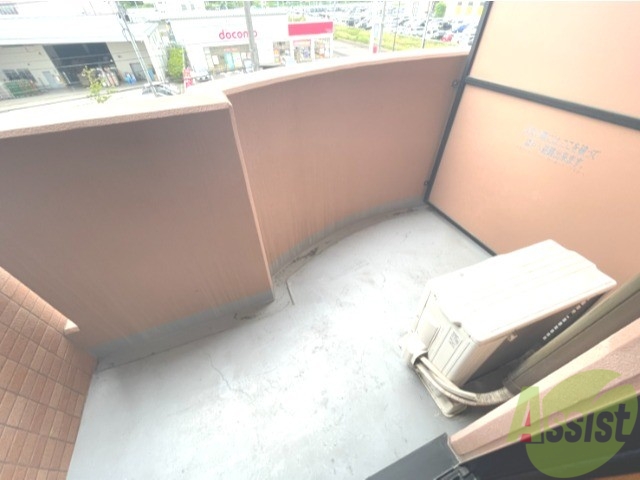 バルコニー　バルコニーがあるので洗濯物は外に干せそうですね～