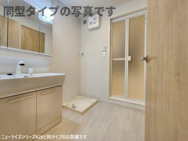 洗面設備　ゆったりとスペースのある洗面所