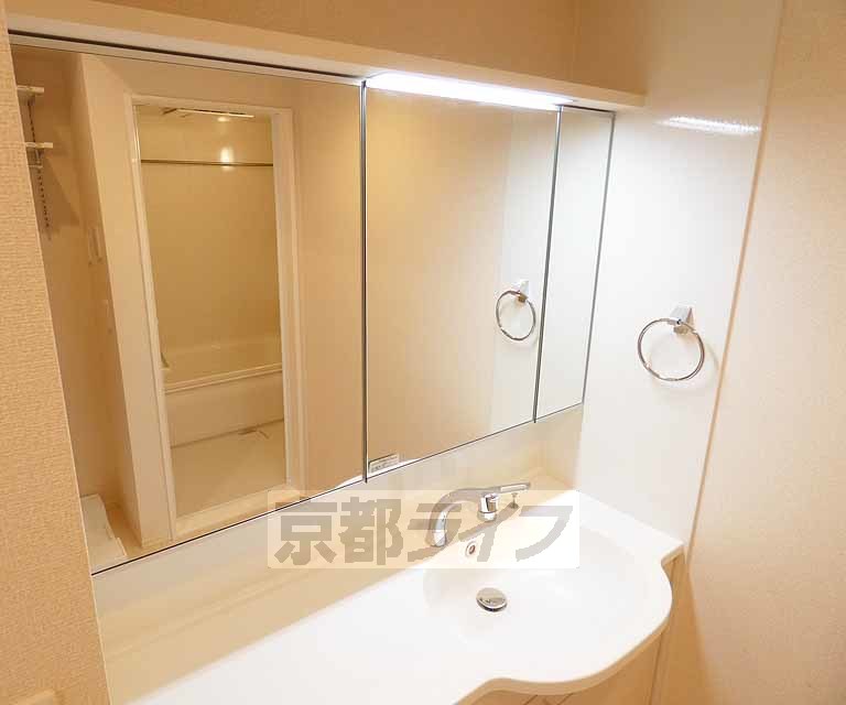 洗面設備　１０２号室１ＬＤＫ写真です