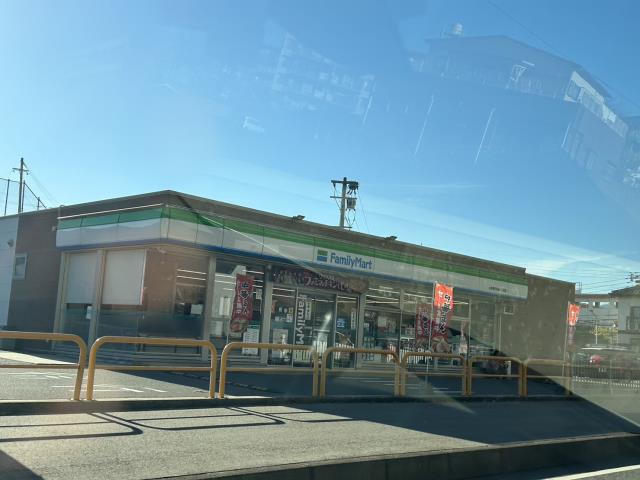 コンビニ　ファミリーマート（コンビニ）まで1587m