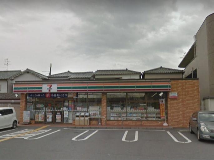 コンビニ　セブンイレブン高槻体育館前店（コンビニ）まで68m
