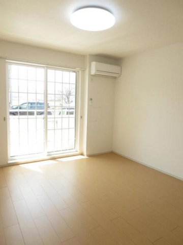 居室・リビング　こちらの居間で趣味の時間をお楽しみください