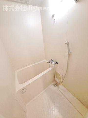 バス・シャワールーム　落ち着いた空間のお風呂です