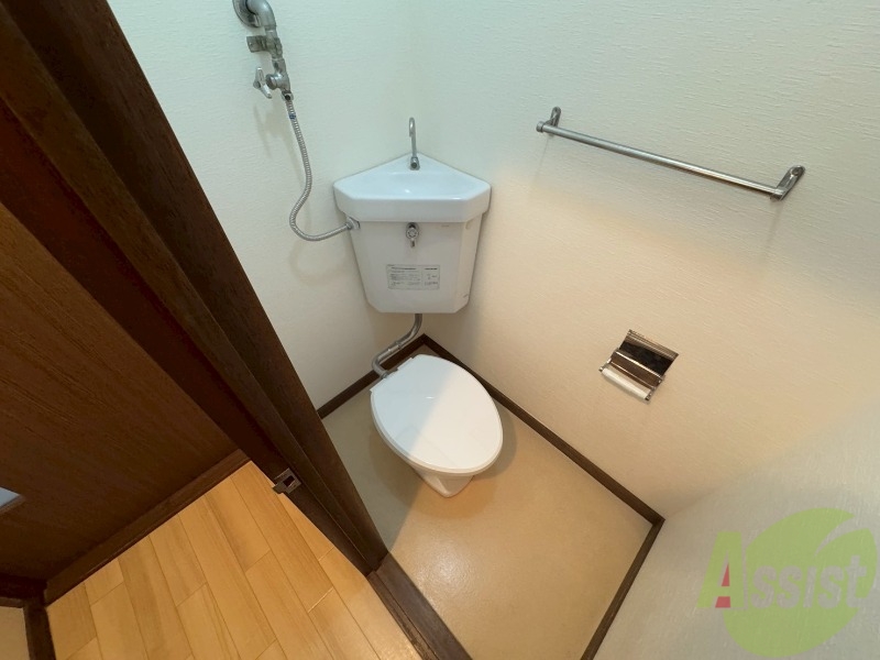 トイレ　こちらはトイレです。清潔感があり、安心して使用できます。