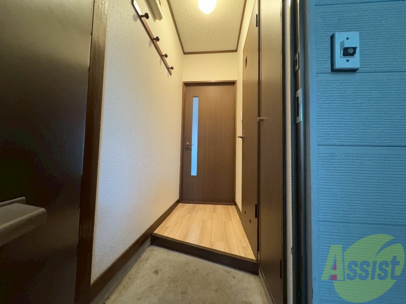 玄関　玄関の様子です。明るい印象ですね。気分もあがりそう。