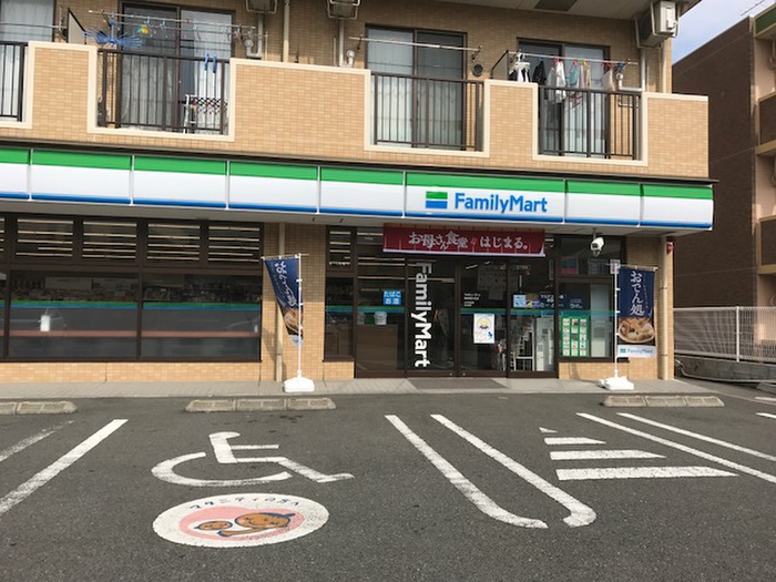 コンビニ　ファミリーマート秦野南矢名店（コンビニ）まで88m