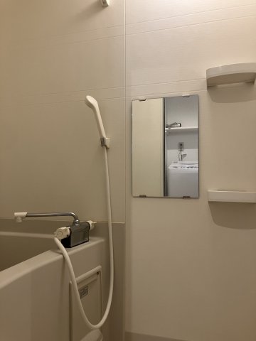 バス・シャワールーム　落ち着いた空間のお風呂です