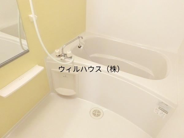 バス・シャワールーム　浴室乾燥機、追い焚き機能付きバス！