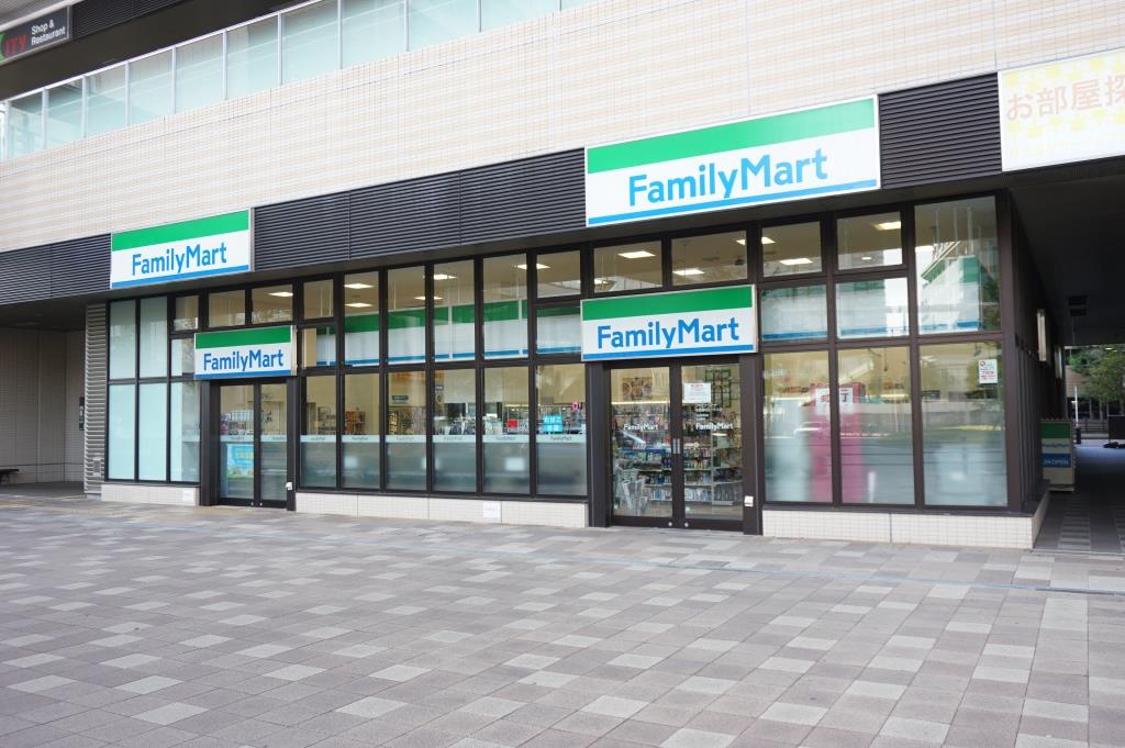 コンビニ　ファミリーマート 武蔵浦和マークス店（コンビニ）まで370m