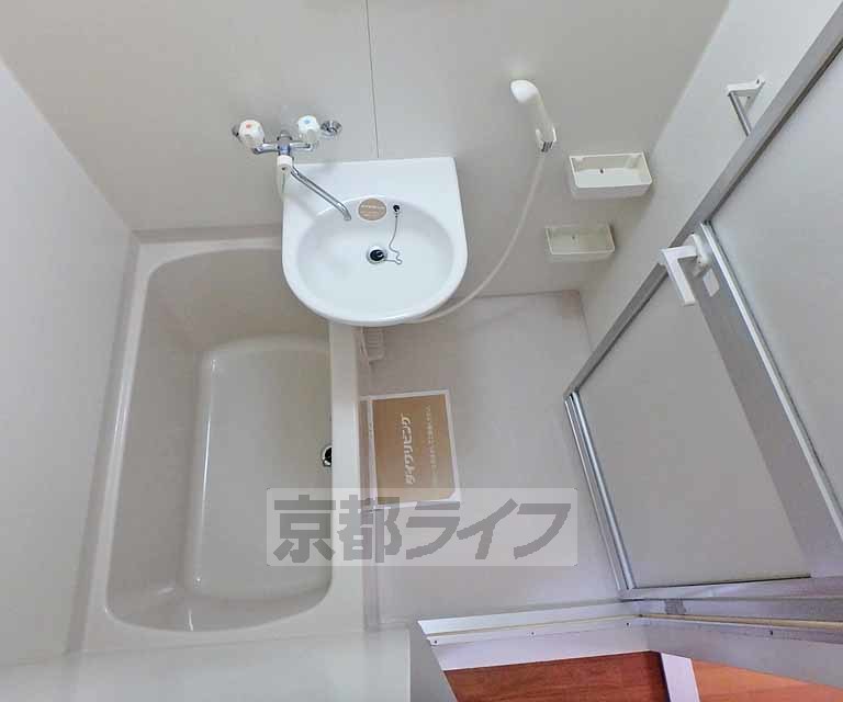 バス・シャワールーム　バストイレ別ですよ。