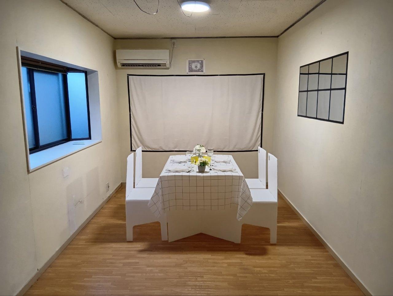 居室・リビング　10帖のリビング。シアター付きで豪華です。