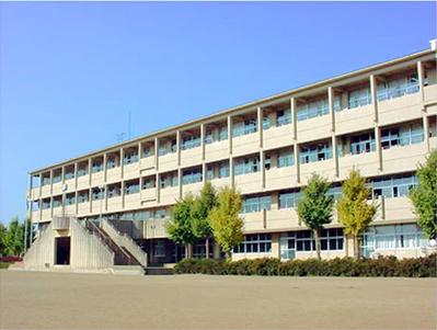 中学校　牛久市立南中学校（中学校）まで185m