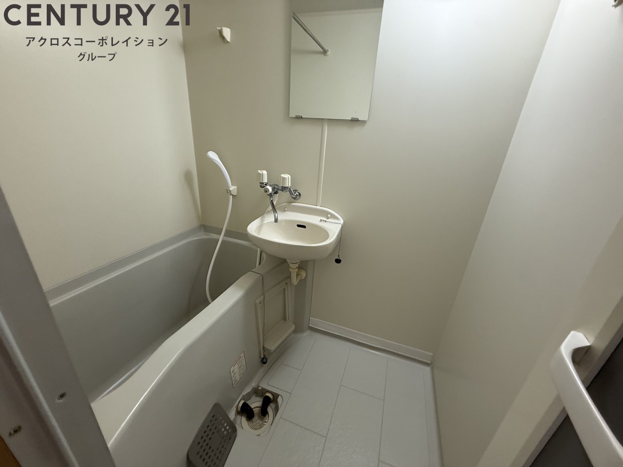 バス・シャワールーム　バズトイレセパレートタイプの浴室です♪