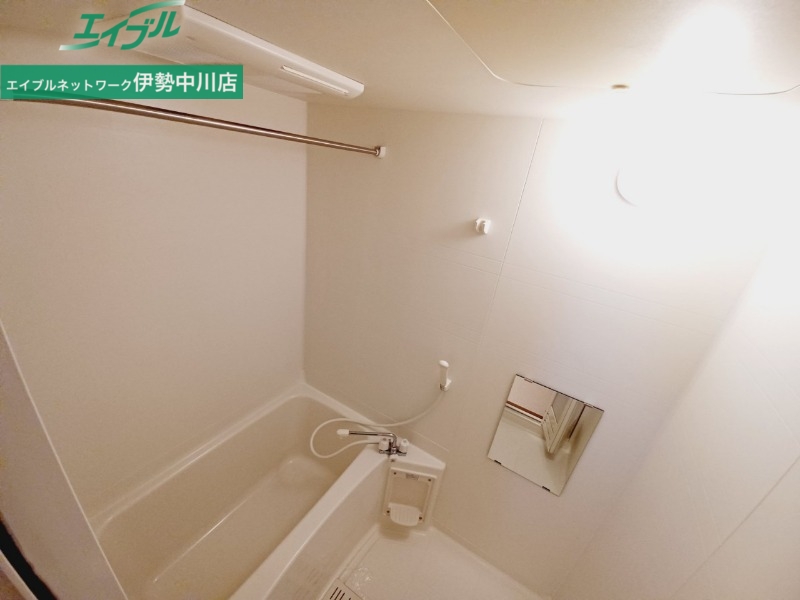 バス・シャワールーム　同物件別部屋写真