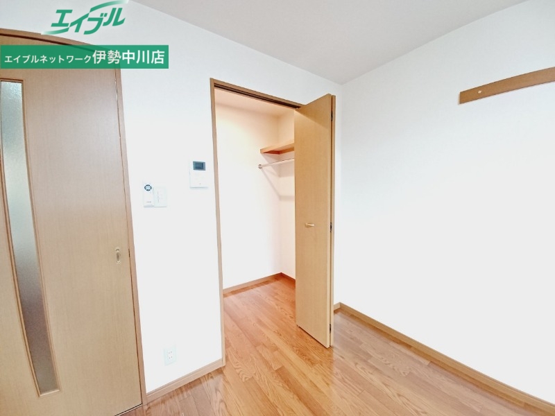 収納　同物件別部屋写真