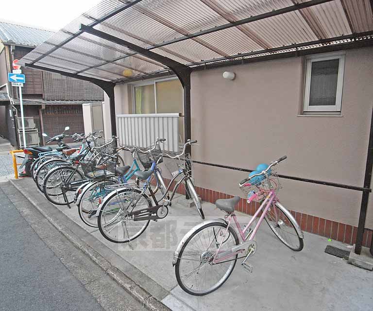 その他共有部分　自転車をたくさん置けます。