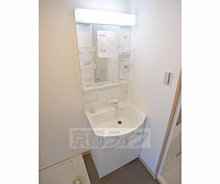 洗面設備　人気の独立洗面台です。