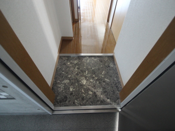 玄関　※別部屋の写真です