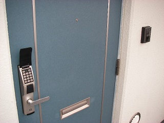 玄関　デジタルキーやテレビモニタ付インターホン対応