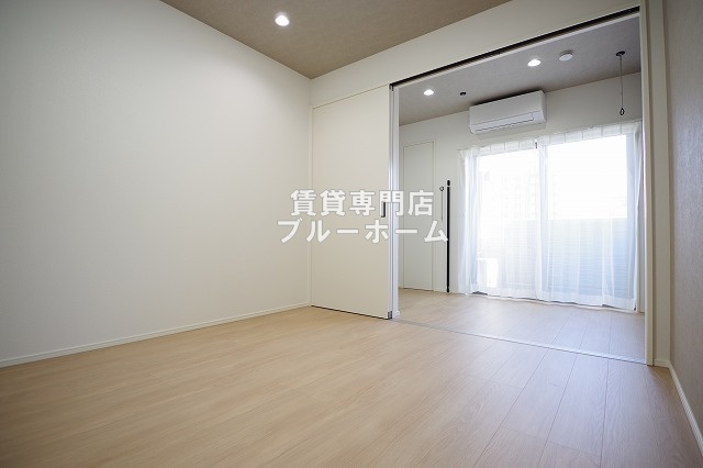 居室・リビング　広々とした洋室！