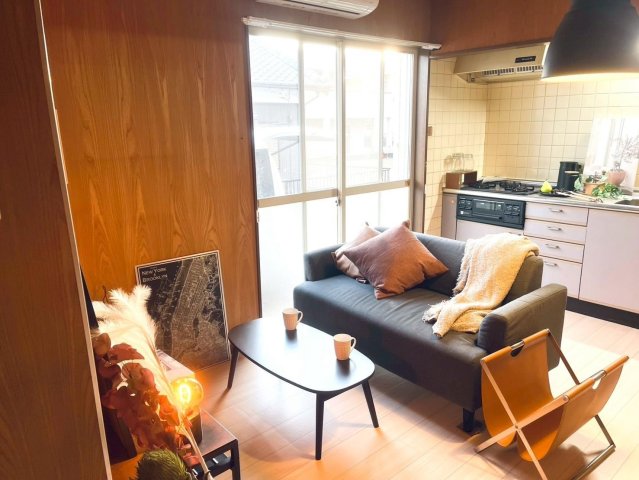 居室・リビング　日当たりのよいリビングで、ゆったりとした時間を過ごせます。