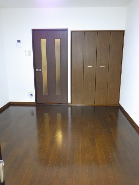 居室・リビング　※写真は以前のお部屋です、設備等現況を優先いたします。