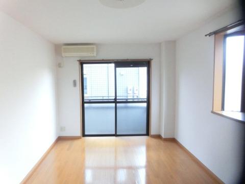 居室・リビング　室内