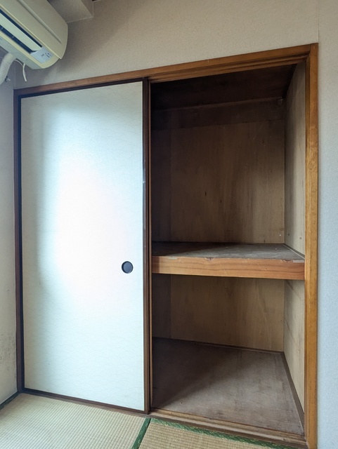 収納　※クリーニング前の写真です
