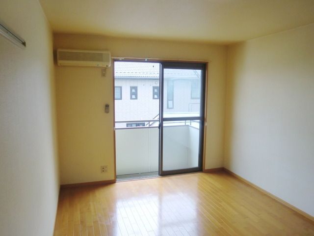 居室・リビング　★開放的な洋室８．７５帖です★