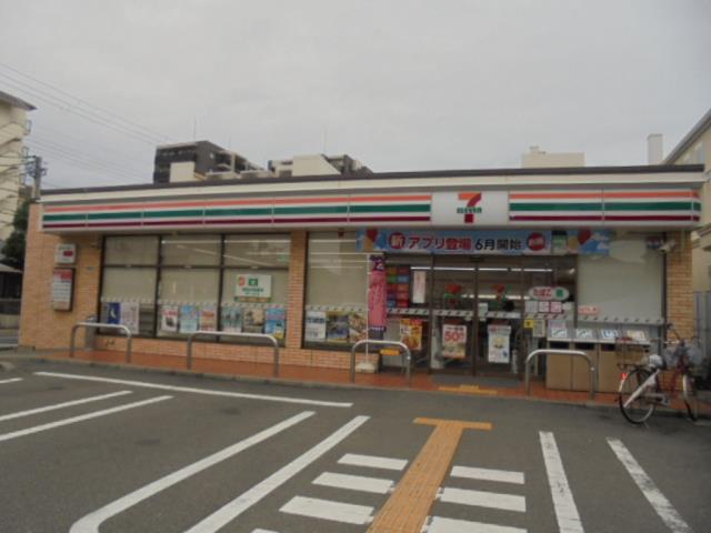 コンビニ　セブンイレブン（コンビニ）まで541m