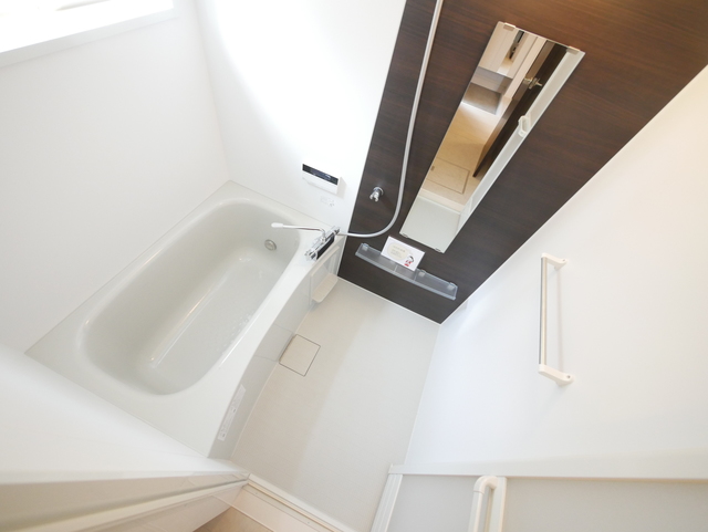 バス・シャワールーム　★追焚、乾燥機付の広々とした浴室です★