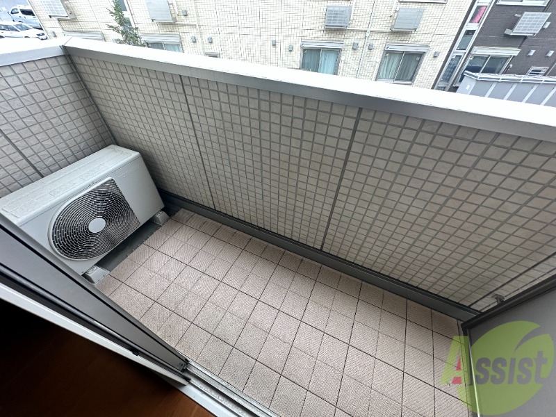 バルコニー　バルコニーが付いているので晴れた日は洗濯物が干せますね