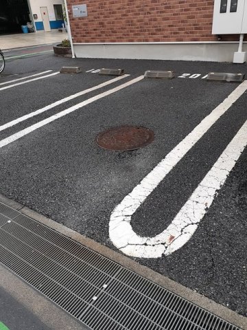 駐車場　駐車場があるので、車を買う予定の方も安心です