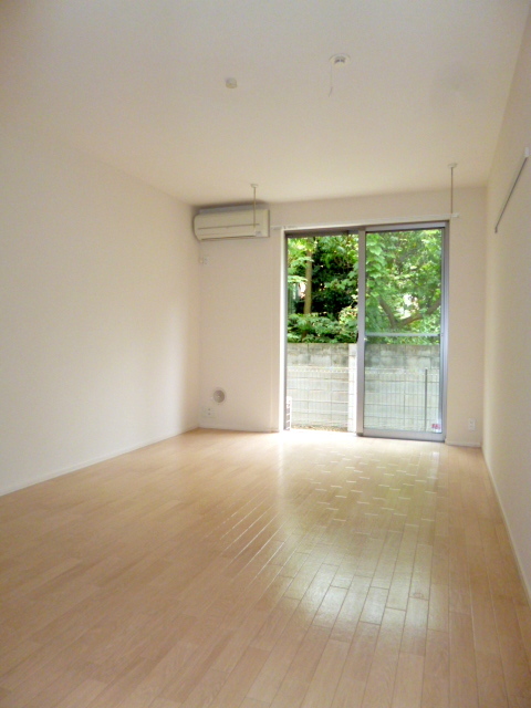 居室・リビング　★白を基調とした明るい室内です★