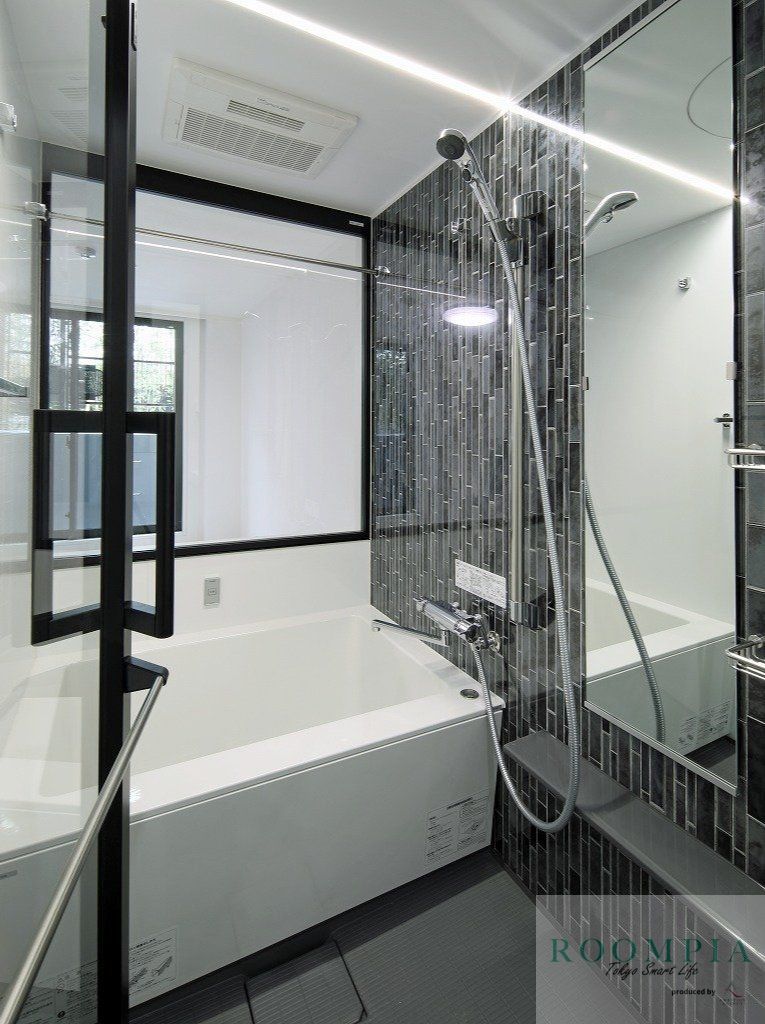 バス・シャワールーム　※同タイプの別のお部屋です。