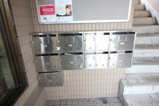 その他共有部分　１階には集合ポストもあります！