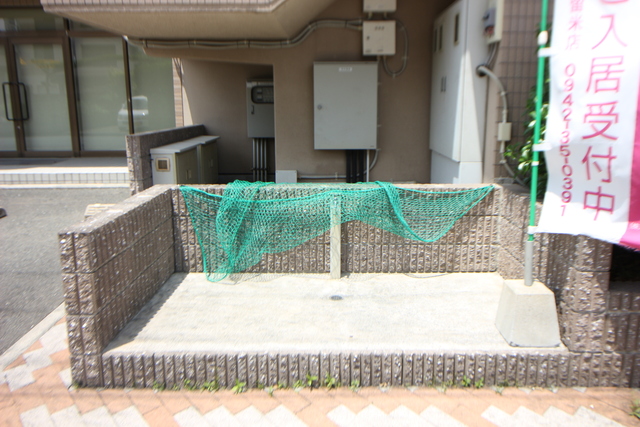 その他共有部分　敷地内にゴミ置き場あります♪