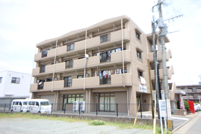 建物外観　４階建ての鉄筋コンクリート造マンションです♪