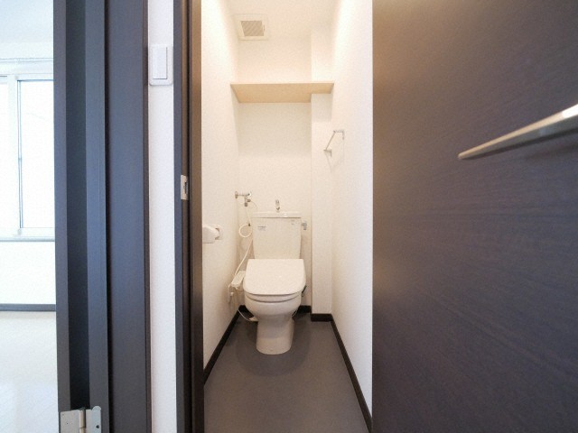 トイレ　嬉しいウォシュレット付きのトイレ！便座温かいですよ♪