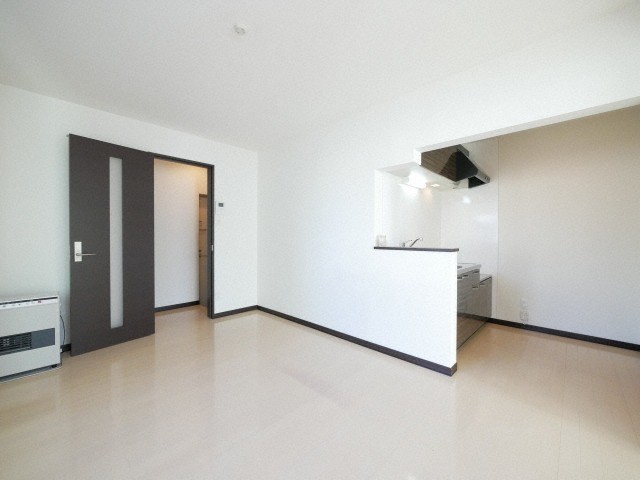 居室・リビング　明るい居間で気持ちまで明るくなりますね！