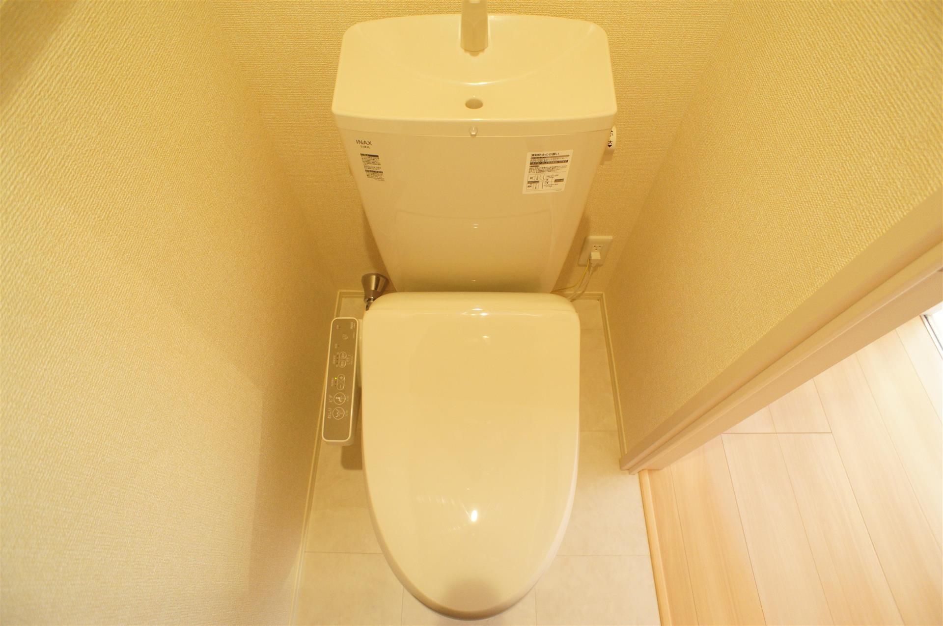 トイレ　温水洗浄便座