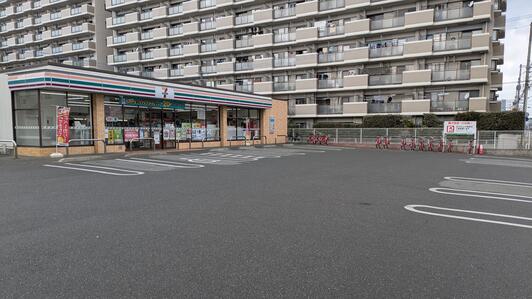 コンビニ　セブンイレブン 博多吉塚4丁目店（コンビニ）まで845m