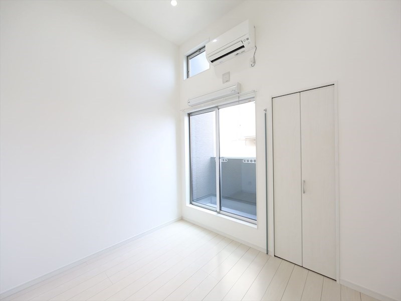 バルコニー　洋室6.1帖　ロフト4.8帖（収納でも使えます）